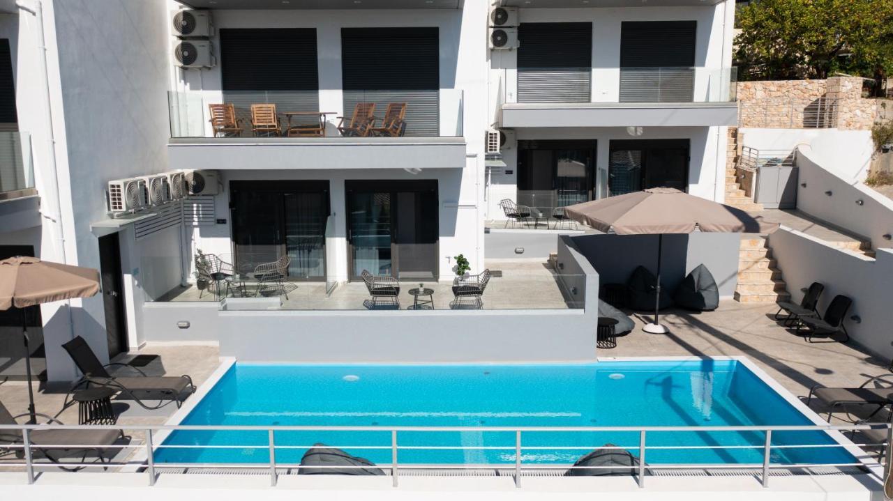 Clelia'S And Dione'S Design Studios Swimming Pool นิเกียนา ภายนอก รูปภาพ